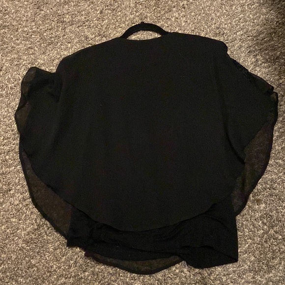 black blouse - Picture 2 of 4